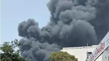 Ahmedabad'da Yolcu Uçağı Düştü