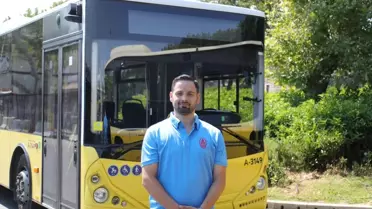 İETT Şoförü Bayrağı Yangından Kurtardı
