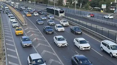 İstanbul'da Trafik Yoğunluğu Başladı