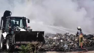 İzmir'de Atık Yangını Kontrol Altına Alındı