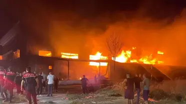 Gaziemir'de Mobilya Fabrikasında Yangın