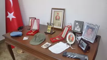 İzmir'de şehit annesi, oğlu anısına sergi açtı