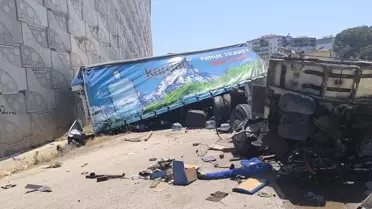 İzmir'de Tır Viyadükten Düştü