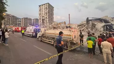 Yıkım Sırasında İş Makinesi Operatörü Hayatını Kaybetti