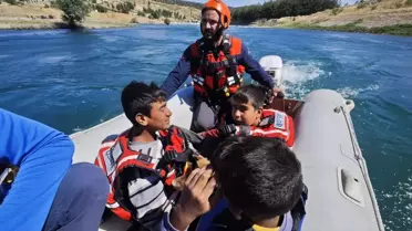 Kahramanmaraş'ta 3 Çocuk Nehirde Mahsur Kaldı