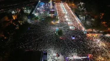 Merve Özbey Kahramanmaraş Fuarı'nda Konser Verdi