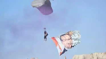 Kapadokya'da JÖAK timi sıcak hava balonundan paraşütle atladı
