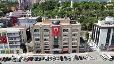 Karabük'te caddeler ve binalar Türk bayraklarıyla donatıldı