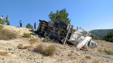 Beton Mikseri Devrildi: Sürücü Yaralandı
