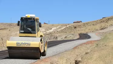 Karlıova'da Yol Çalışmaları Devam Ediyor