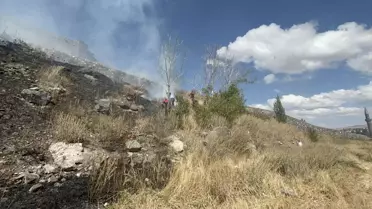 Kars Kalesi'nde Anız Yangını Söndürüldü