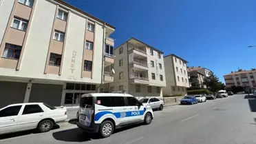 Ev sahibi misafirini bıçakla yaraladı