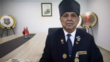 KIBRIS BARIŞ HAREKATI'NIN 51. YILI - Kıbrıs'ta gazi olan İstiklal gazisinin torunu çifte gurur yaşıyor