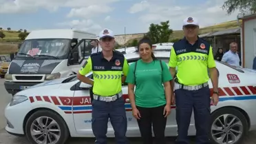 Kimliği Unutan Öğrenciye Jandarma Yardımı