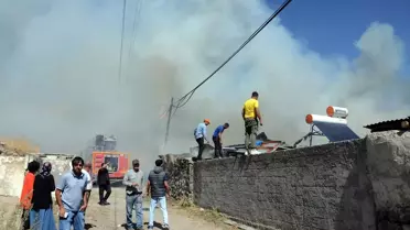 Kars'ta Yangın: 2 Ev ve 2 Samanlık Yandı