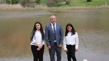 Kırşehir'de öğrenciler ilçelerini tanıtmak için sanatçıyla türkü söyleyip klip hazırladı