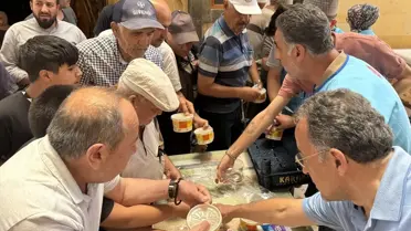 Kırşehir'de TDV gönüllülerinden vatandaşlara aşure ikramı