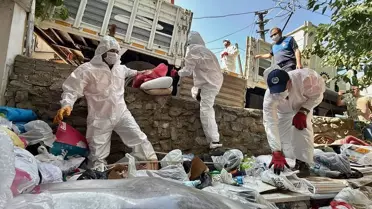 Gebze'de Dubleks Daireden Kamyonlarca Çöp Çıkartıldı