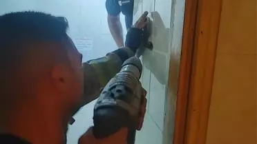 İtfaiye, Havalandırma Boşluğuna Düşen Vatandaşı Kurtardı
