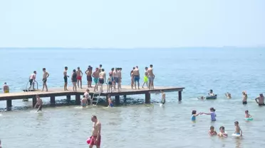Kocaeli'de Bayramda Plaj Keyfi