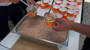Kovancılar'da Aşure Dağıtımı