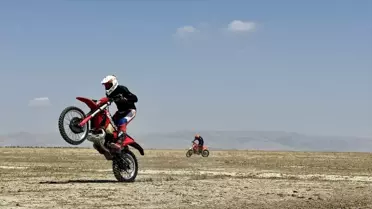 Motosikletler Kuruyan Akşehir Gölü'nde