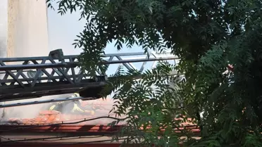 Kütahya'da Çatı Yangını Kontrol Altına Alındı