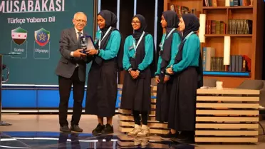 Maarif Türkçe Münazara'da İki Birincilik