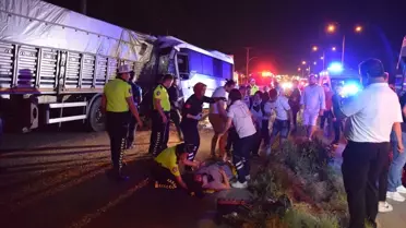 Manisa'da işçi servisi tırla çarpıştı! 20 yaralı