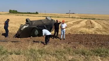 Mardin'de Otomobil Tarlaya Devrildi: Baba ve Kızı Yaralandı