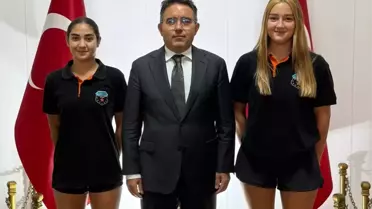 Marmaris Kaymakamı Öğrencileri Ödüllendirdi