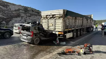 Tarsus'ta Trafik Kazası: 5 Ölü, 1 Yaralı