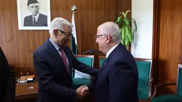 Güler ve Asif Göz Teması