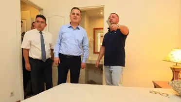 Muğla Valisi Akbıyık 15 Temmuz gecesinde Marmaris'teki saldırının izlerini inceledi