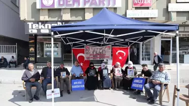 Muş'ta Ailelerin Evlat Nöbeti Sürüyor