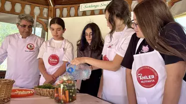 Kırşehir'de Öğrenciler Turşu Yapmayı Öğreniyor