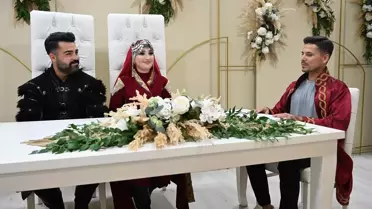 Kadirli'de Genç Çift Geleneksel Kıyafetlerle Evlendi