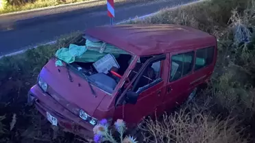 Minibüs Dere Yatağına Düştü: Sürücü Yaralı