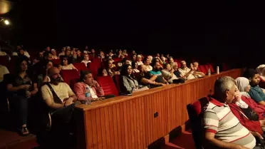 Şam'da Hamra Tiyatrosu'nda Tarihi Oyun
