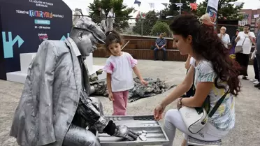 Samsun'da Canlı Heykel Performansı