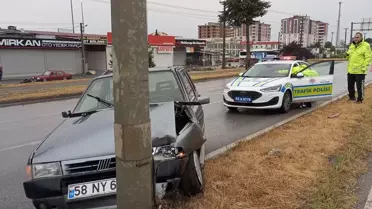 Samsun'da Direğe Çarpan Araçta İki Yaralı