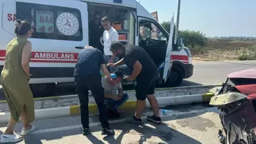 Antalya'da Otomobil Refüje Çarptı