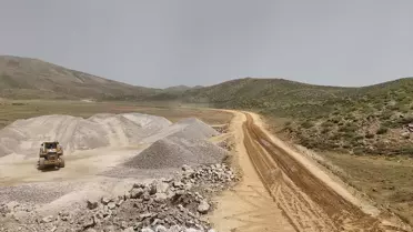Siirt Çemikari Yaylası'nın 32 kilometrelik yolu yenileniyor