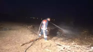 Gerze'de Anız Yangını Söndürüldü