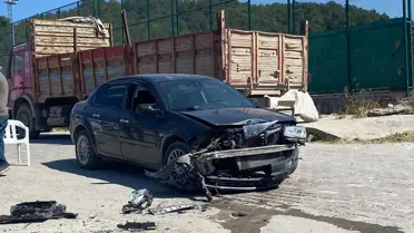 Türkeli'de Otomobil-Minibüs Çarpıştı, 4 Yaralı