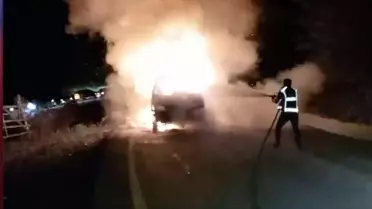 Türkeli'de Kamyonette Yangın Çıktı