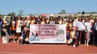 Sinop Üniversitesinin mezuniyet töreninde öğrenciler İsrail'in Gazze'ye saldırılarını kınadı