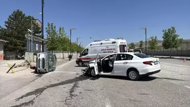 Sivas'ta otomobil ile hafif ticari aracın çarpıştığı kazada 4 kişi yaralandı