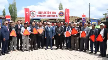 Sivas'ta Çiftçilere Reflektör Dağıtımı
