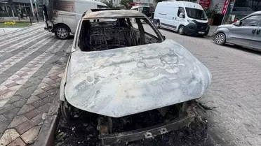 Sultangazi'de Yangın: 3 Araç Zarar Gördü